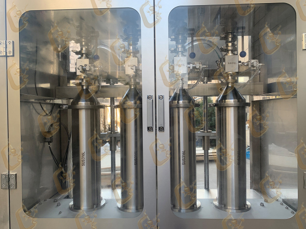 What is the classification and working principle of the filling machine?